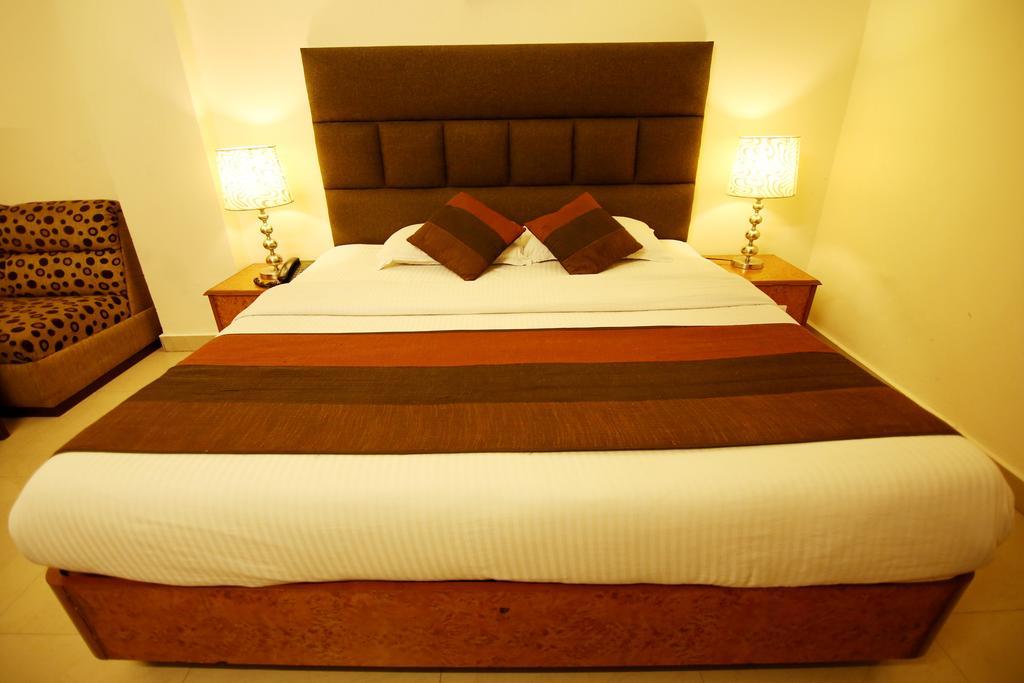 Hotel Parkway Deluxe New Delhi Eksteriør bilde